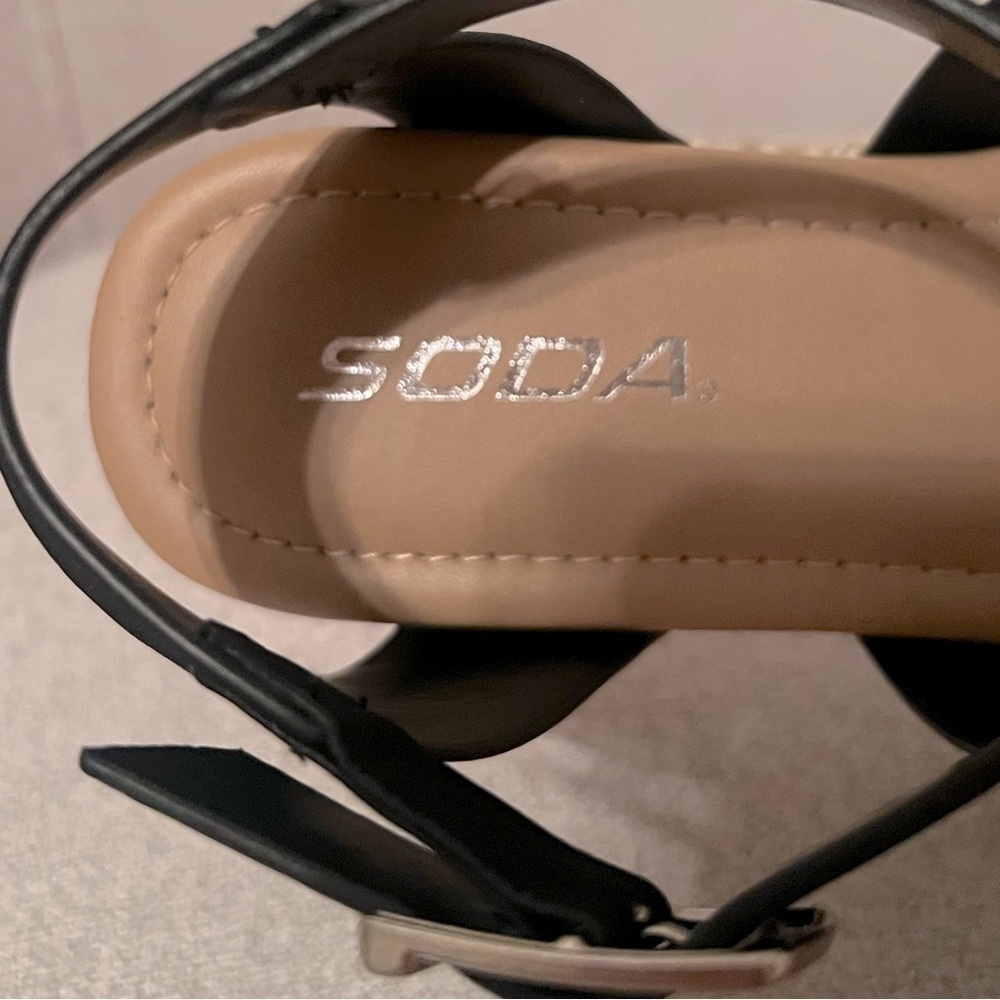 Soda “Bryce” black strappy sandals size 6.5 NWOB - Picture 6 of 8